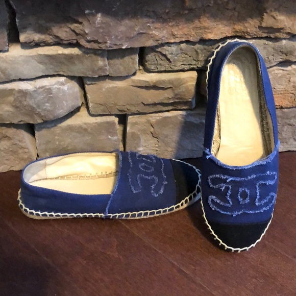 CHANEL Shoes - Chanel blue/ black CC logo espadrilles, sz. 39, 9